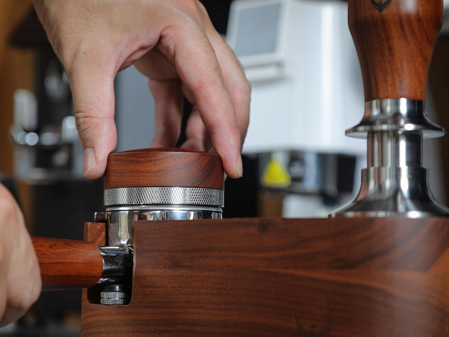 Espresso Distribution Tool 58.5mm Wooden Coffee Distributor Adjustable Depth Stainless Steel Espresso Leveler Premium Espresso Machine Accessories For Coffee Bar